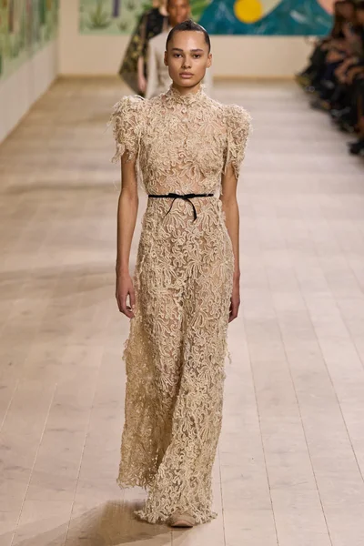 Look 24
